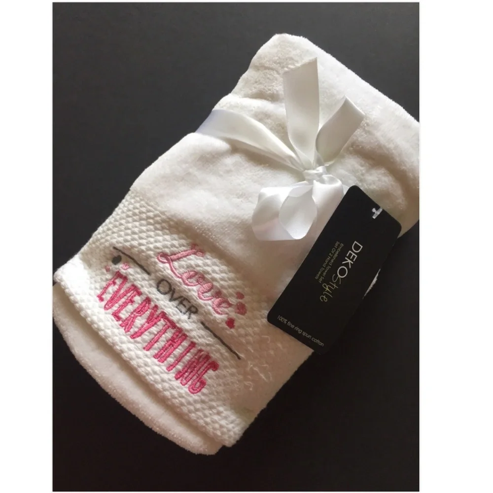 Deko Style Love Valentine 2pc Hand Towel Set White Pink Embroidered NWT
